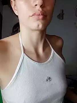 aurelialux online show from February 5, 2025, 7:53 pm