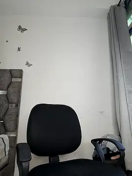 aurelialux online show from December 17, 2025, 9:32 pm