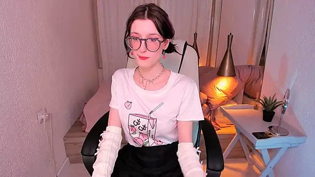 Lil Melanie  online show from January 18, 2025, 2:12 pm