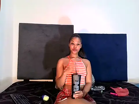 ReginaStar16 online show from March 19, 2025, 10:09 pm