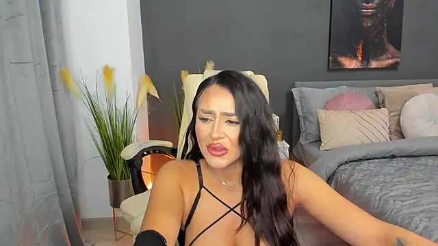 Sonia  Rey online show from February 11, 2025, 9:03 pm