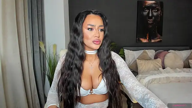 Sonia  Rey online show from April 21, 2026, 2:12 pm