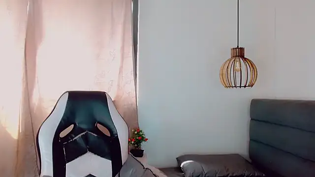 Oriana braom online show from February 4, 2025, 7:33 pm