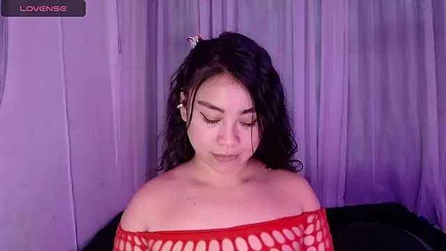 hinataleecs online show from November 19, 2025, 9:04 pm