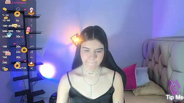 cassiehoward14 online show from September 17, 2025, 6:53 pm