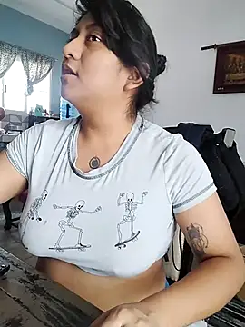 Snapshot of EmpaticBolillo chatting on July 18, 2026, 3:38 pm EmpaticBolillo online show from July 18, 2026, 3:38 pm