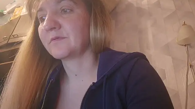 EstrellaWalters online show from April 21, 2026, 8:42 am