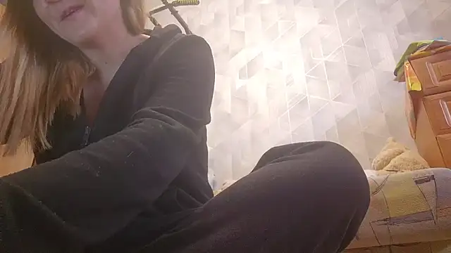 EstrellaWalters online show from April 24, 2026, 10:07 am