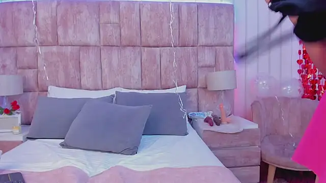 Cloesweet 1 online show from February 14, 2025, 6:40 pm