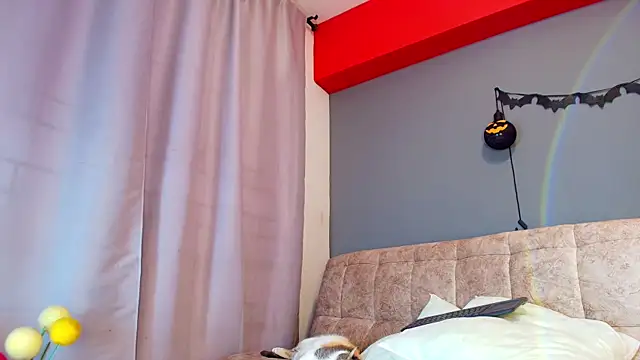 adara johnson   online show from October 1, 2025, 11:49 am