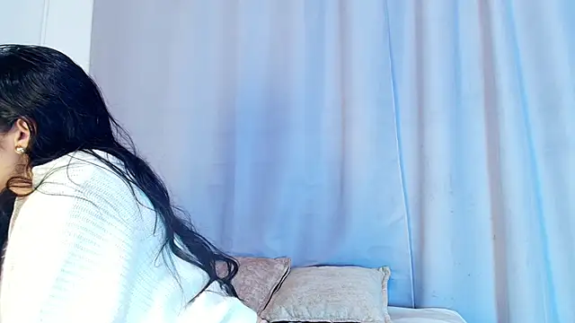 adara johnson   online show from November 5, 2025, 11:43 am