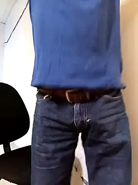 Snapshot of friendsloversex chatting on September 17, 2025, 6:42 pm friendsloversex online show from September 17, 2025, 6:42 pm