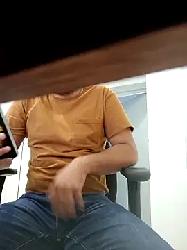 Snapshot of friendsloversex chatting on November 18, 2025, 4:33 pm friendsloversex online show from November 18, 2025, 4:33 pm