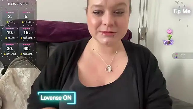 NaughtyWifeUK online show from December 6, 2024, 11:22 am