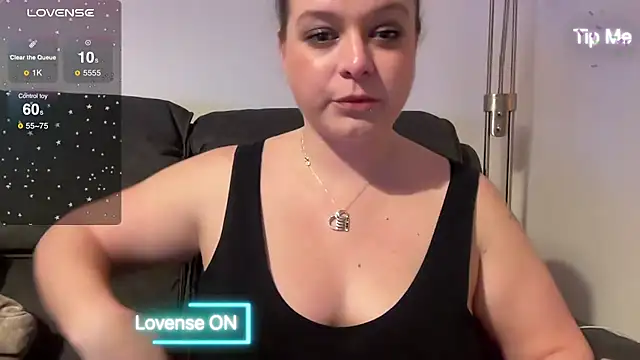 NaughtyWifeUK online show from December 7, 2024, 1:47 am