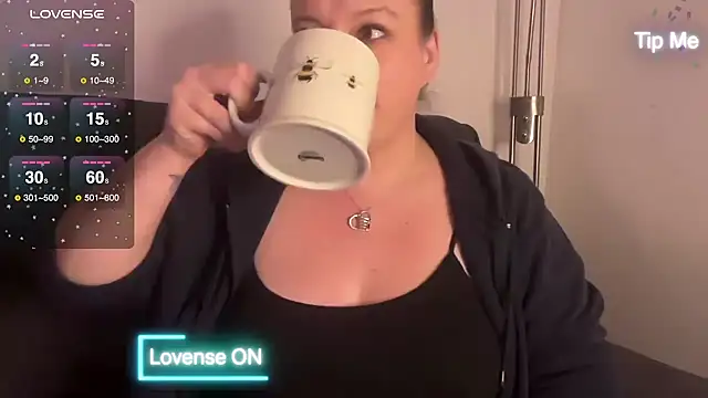 NaughtyWifeUK online show from December 13, 2024, 10:02 pm