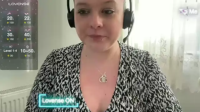 NaughtyWifeUK online show from January 7, 2025, 1:24 pm