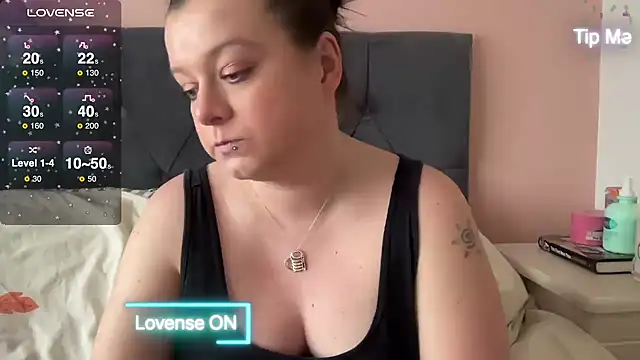 NaughtyWifeUK online show from January 18, 2025, 12:36 pm