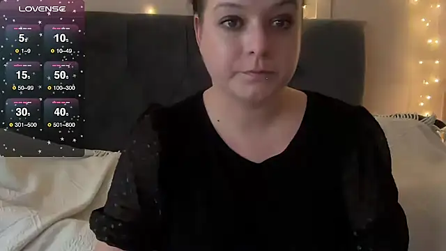 NaughtyWifeUK online show from October 13, 2025, 4:18 pm