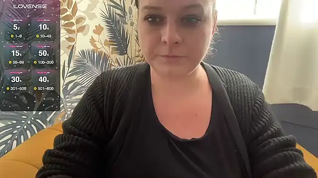 NaughtyWifeUK online show from January 7, 2026, 12:51 pm