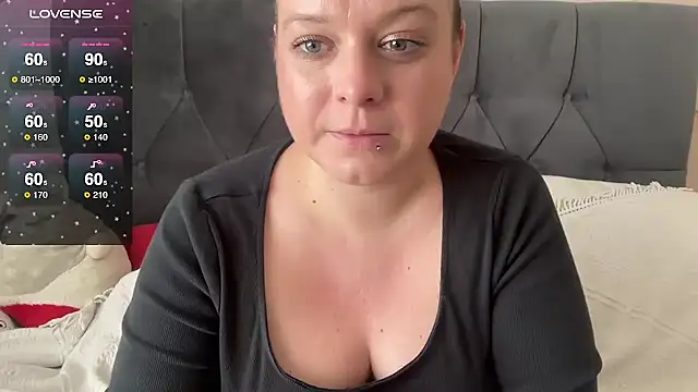 NaughtyWifeUK online show from April 7, 2026, 12:16 pm