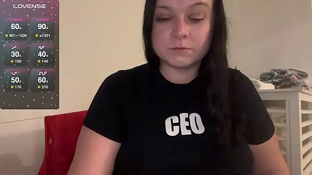 NaughtyWifeUK online show from April 22, 2026, 12:35 am