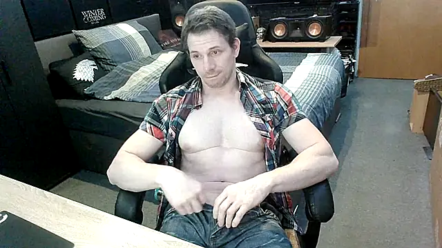 dreamwallker21 online show from March 9, 2026, 8:35 pm