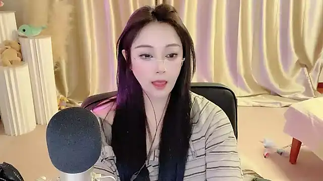 Daisy-77 online show from March 8, 2025, 9:18 pm