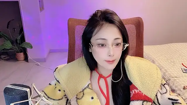 Daisy-77 online show from April 19, 2026, 6:10 pm