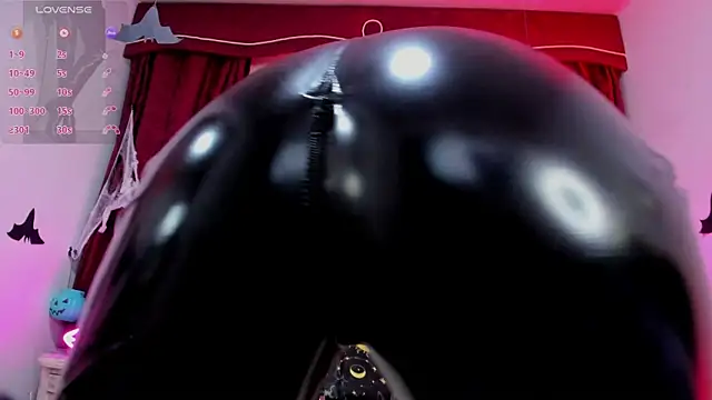 Maddissonlove online show from October 19, 2025, 1:12 pm