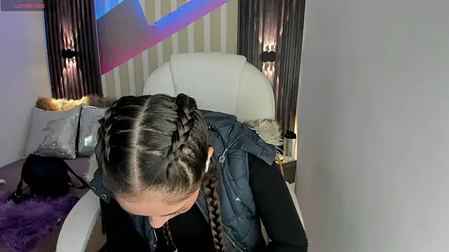 emily layton online show from February 6, 2025, 2:26 pm