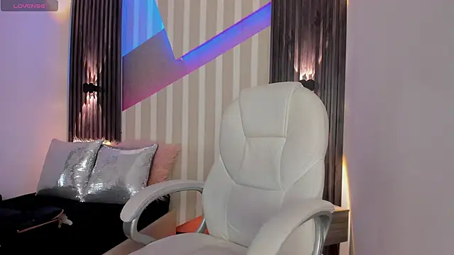 emily layton online show from February 12, 2025, 2:32 pm