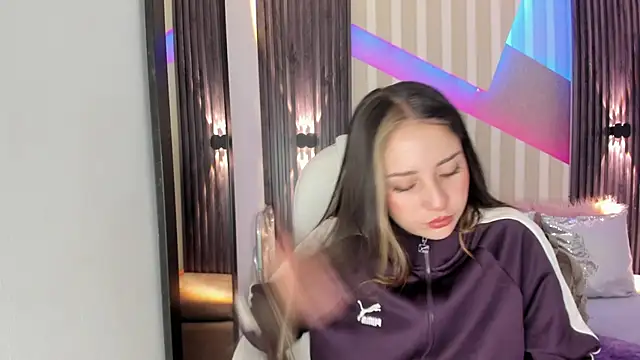 emily layton online show from October 6, 2025, 2:36 pm