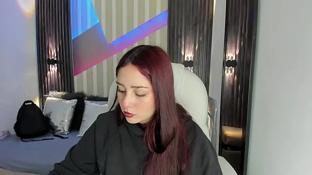 emily layton online show from November 26, 2025, 3:46 pm