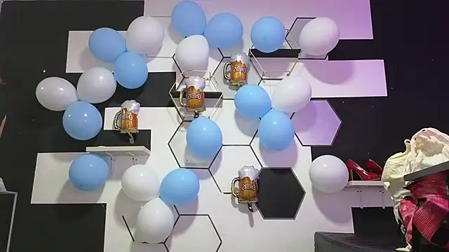 alondrabigtits online show from September 27, 2025, 11:48 am