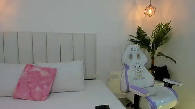 Ada Monroe10 online show from February 17, 2025, 12:59 pm