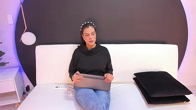 Ada Monroe10 online show from March 9, 2026, 1:37 pm