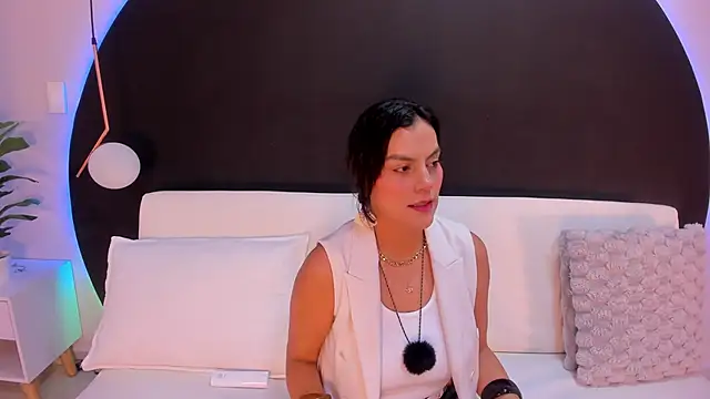 Ada Monroe10 online show from April 22, 2026, 1:56 pm