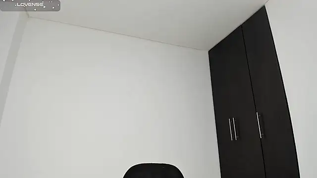 tifanyhills  online show from February 3, 2025, 11:05 pm