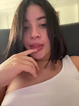 Snapshot of RileySkye chatting on May 8, 2026, 6:13 pm RileySkye online show from May 8, 2026, 6:13 pm