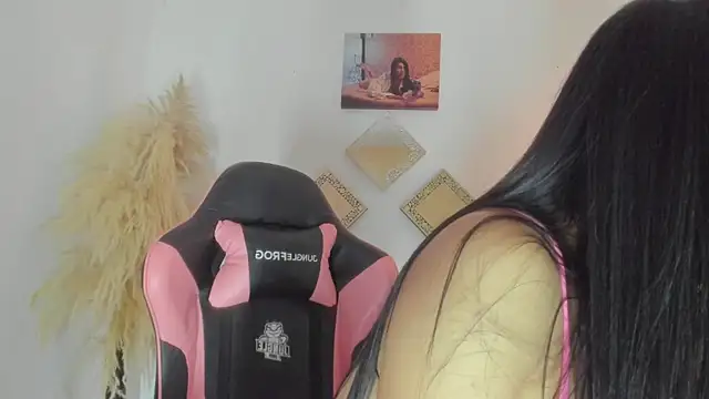 kattadoll online show from March 18, 2026, 1:36 pm