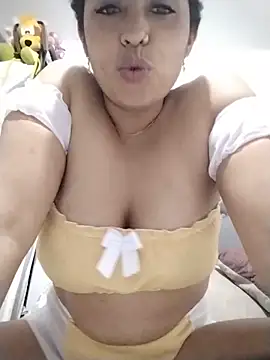 Aisha 09 online show from May 26, 2026, 5:42 pm