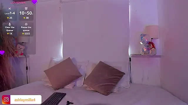  ashleymiller online show from March 12, 2025, 7:06 pm