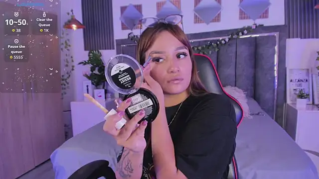 isabela fox online show from October 6, 2025, 9:01 pm