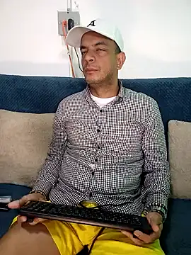 latinmartin73 online show from January 24, 2025, 2:07 am