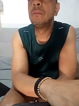 latinmartin73 online show from February 1, 2025, 3:39 pm