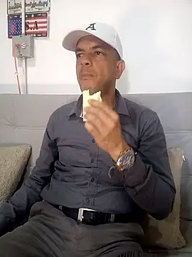 latinmartin73 online show from February 4, 2025, 12:40 am