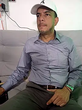 latinmartin73 online show from February 12, 2025, 1:09 am