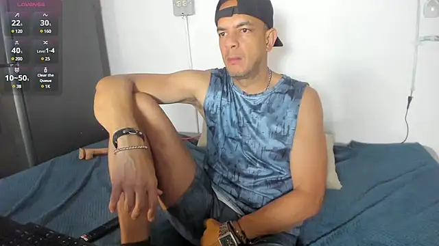 latinmartin73 online show from February 24, 2025, 11:52 pm