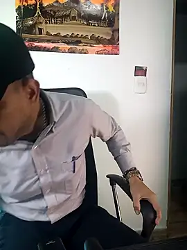 latinmartin73 online show from February 26, 2025, 12:05 am